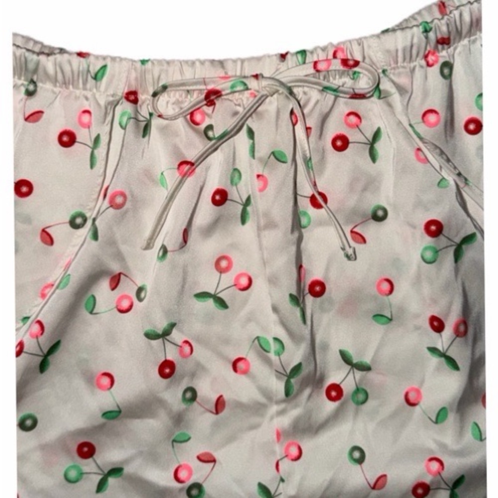 NWOT Y2K 🍒Colsie White Cherry Print Shorts - Picture 3 of 5